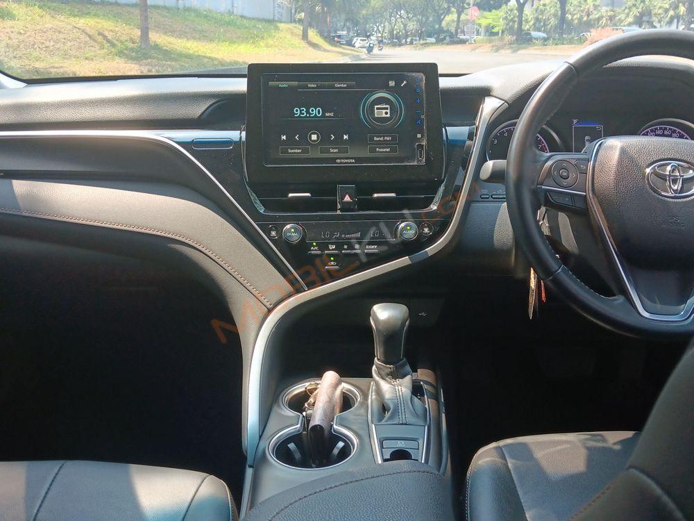 Mobil Toyota Camry 2022