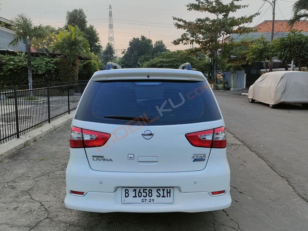 Mobil Nissan Livina 2014