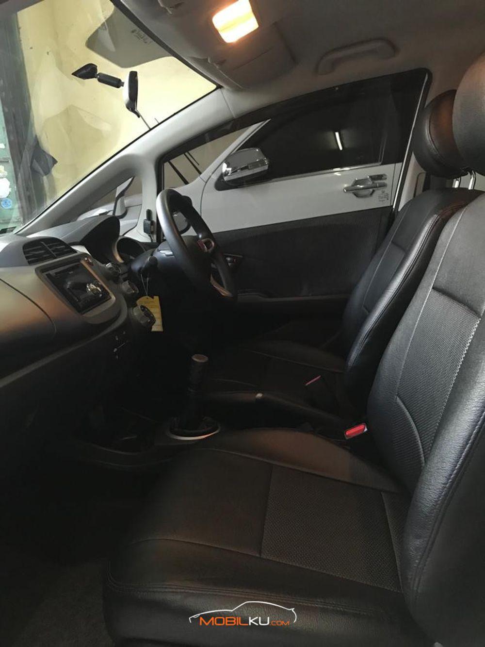 Mobil Honda Jazz 2012