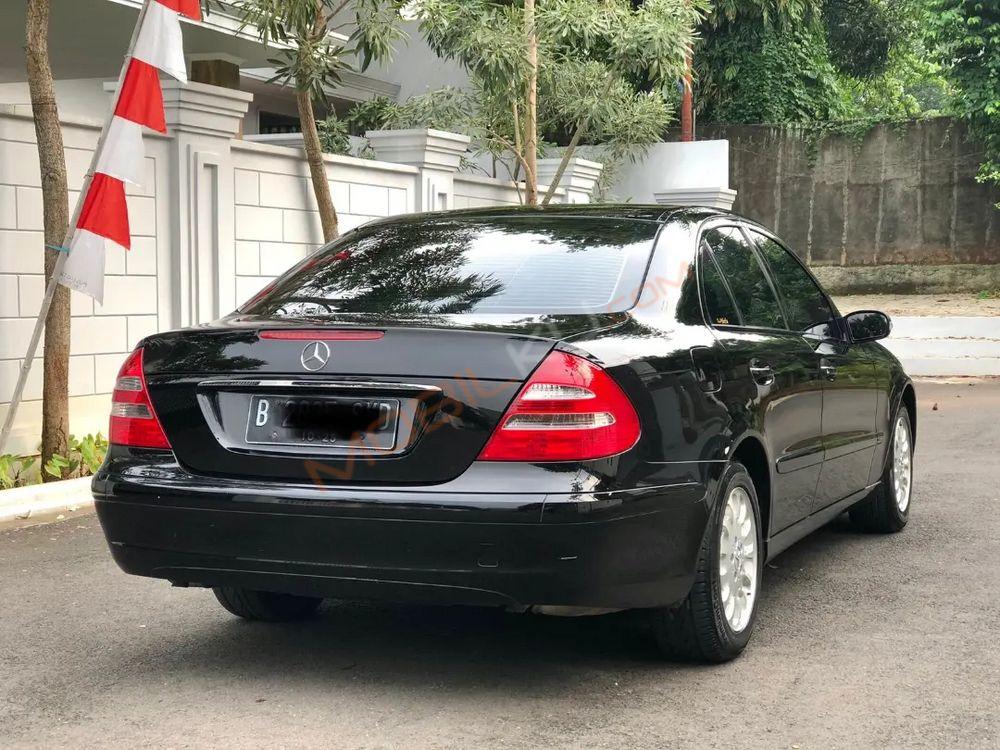 Mobil Mercedes-Benz E-Class 2005