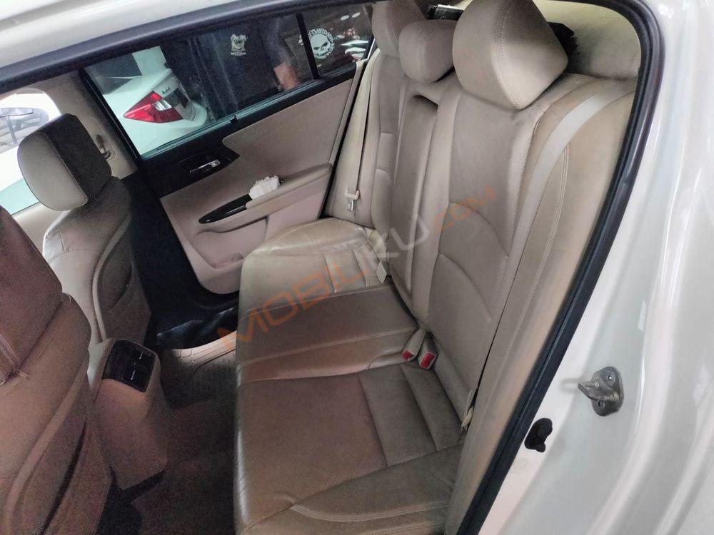 Mobil Honda Accord 2013