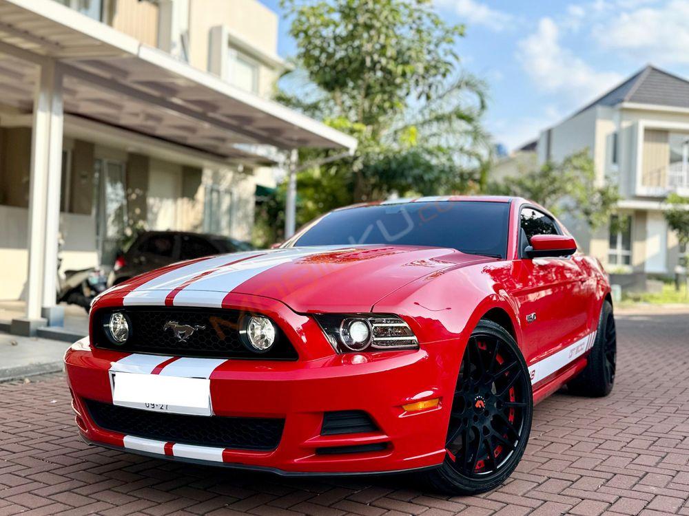 Mobil Ford Mustang 2013