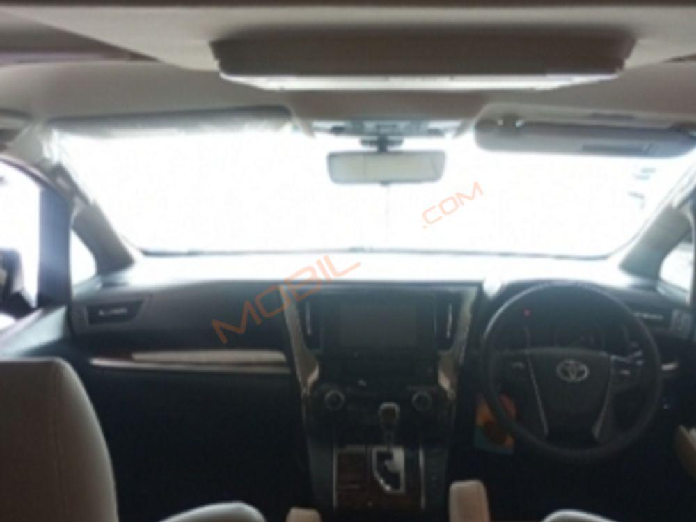 Mobil Toyota Alphard 2018
