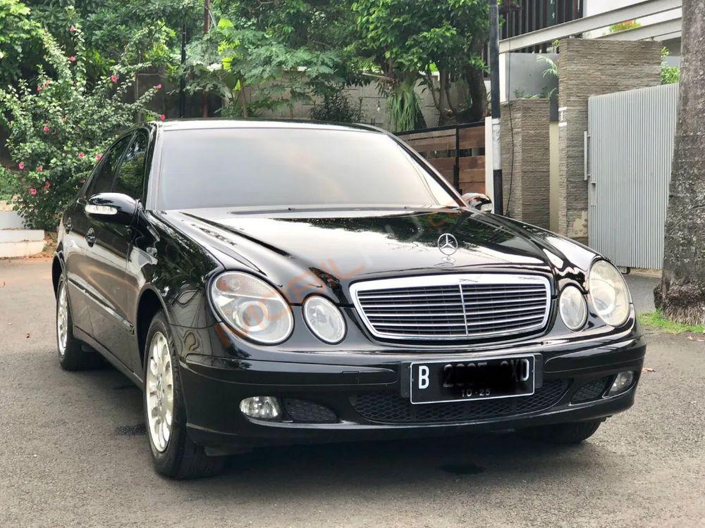 Mobil Mercedes-Benz E-Class 2005