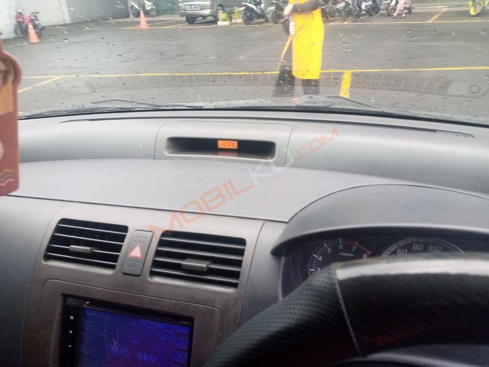 Mobil Suzuki Swift 2010