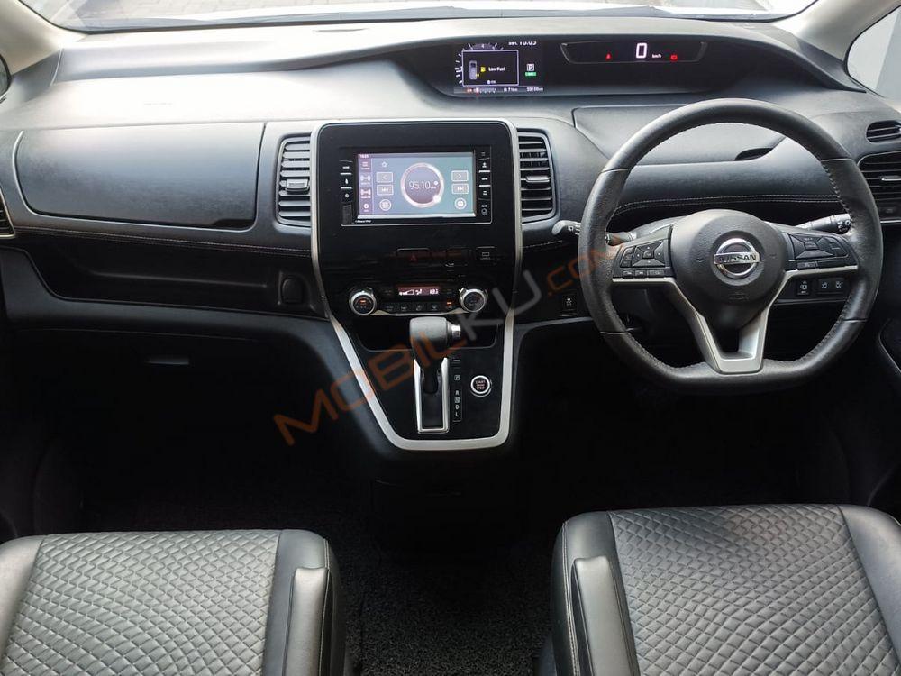 Mobil Nissan Serena 2019