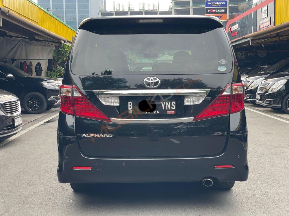 Mobil Toyota Alphard 2009