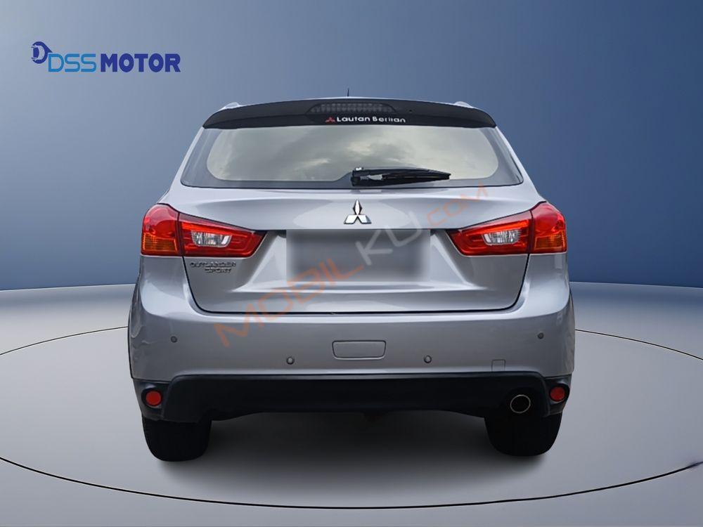 Mobil Mitsubishi Outlander Sport 2015