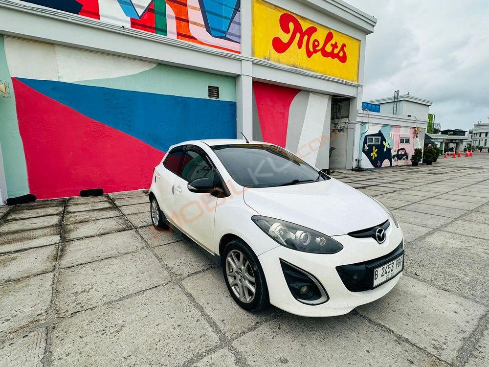 Mobil Mazda 2 Hatchback 2012