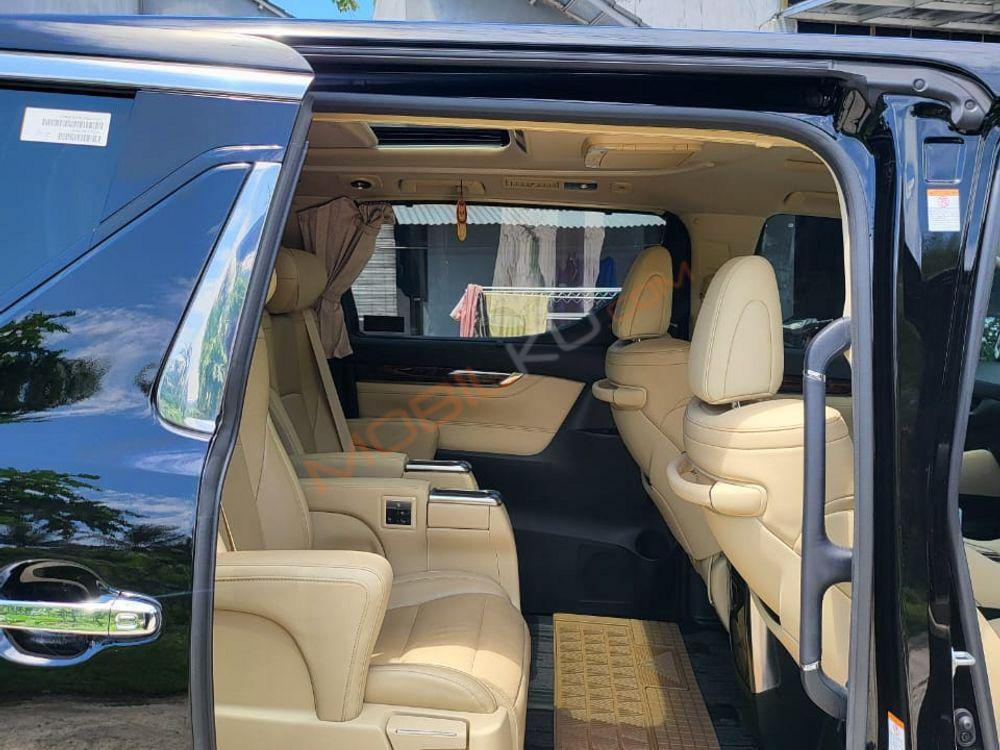 Mobil Toyota Alphard 2019