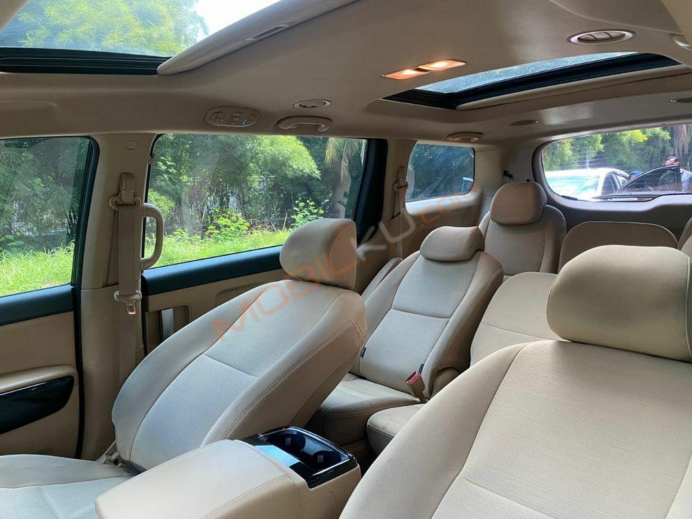 Mobil Kia Sedona 2017