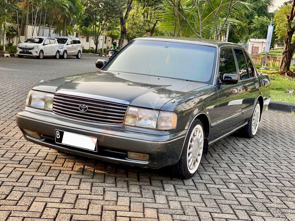 Mobil Toyota Crown 1995