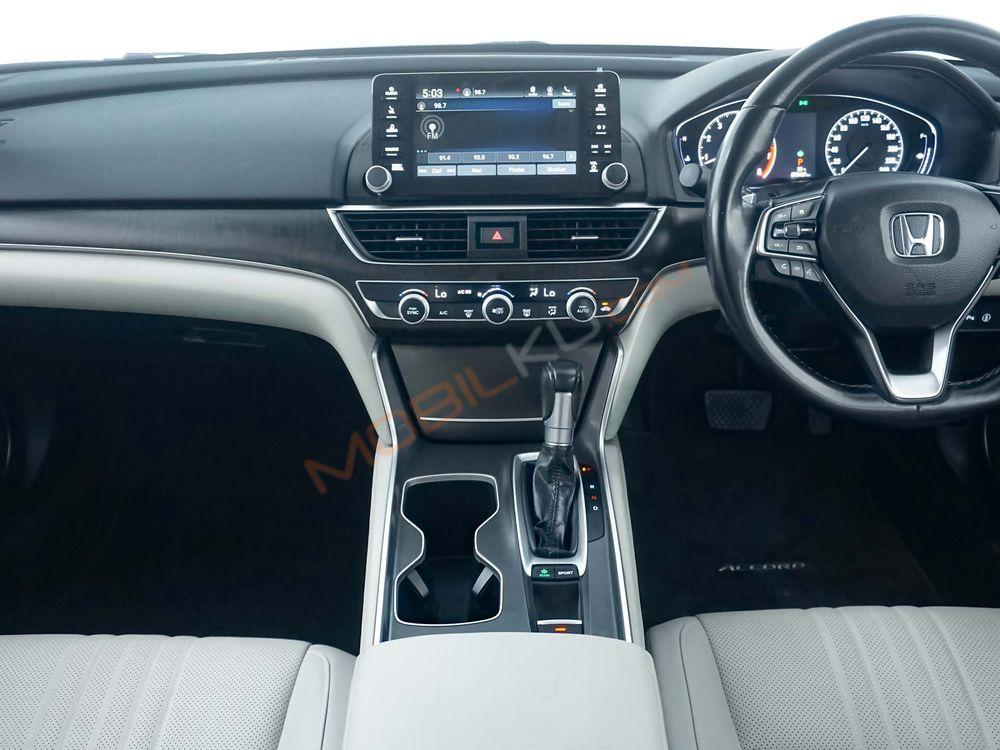 Mobil Honda Accord 2020