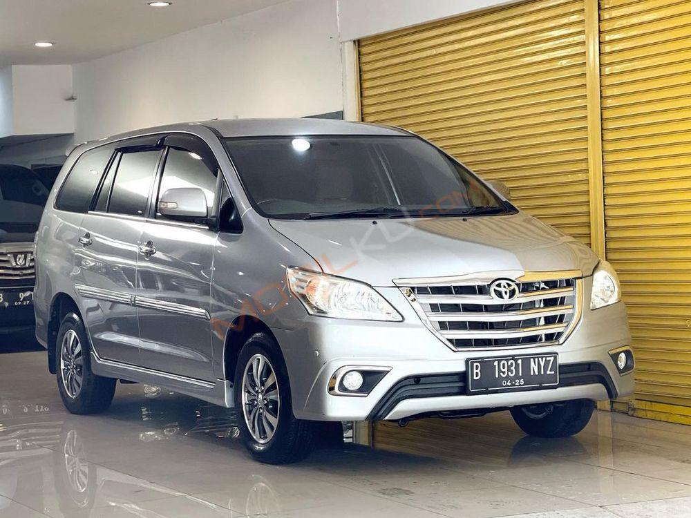 Mobil Toyota Kijang Innova 2014