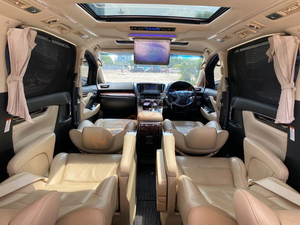 Mobil Toyota Alphard 2020