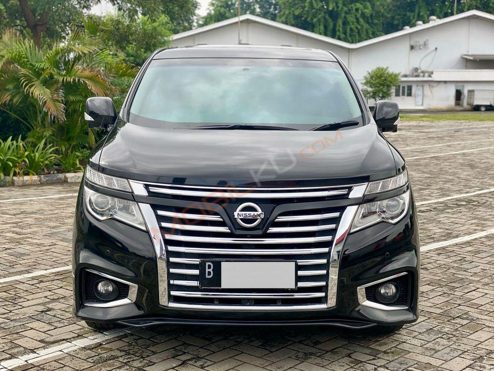 Mobil Nissan Elgrand 2014