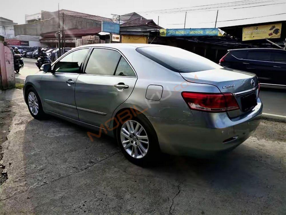Mobil Toyota Camry 2010