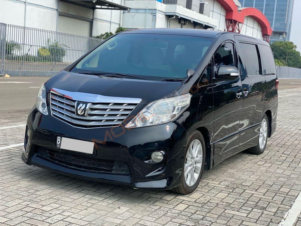 Mobil Toyota Alphard 2009