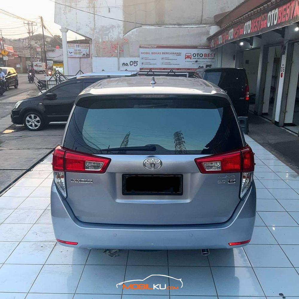 Mobil Toyota Kijang Innova 2016