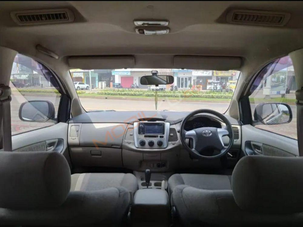 Mobil Toyota Kijang Innova 2013