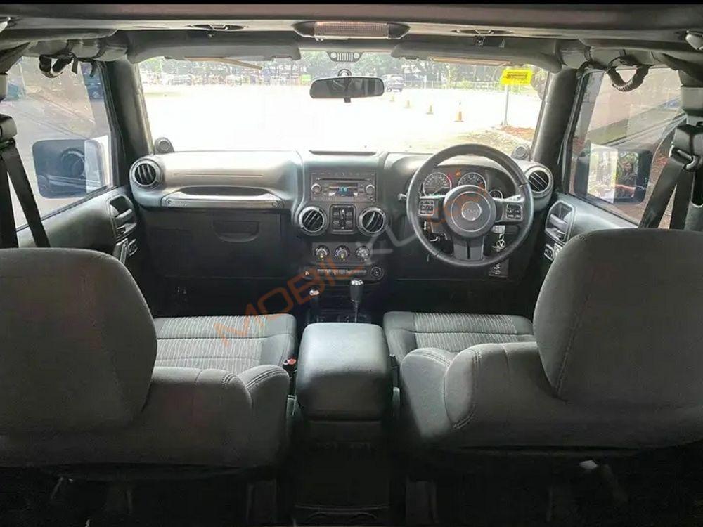 Mobil Jeep Wrangler 2011