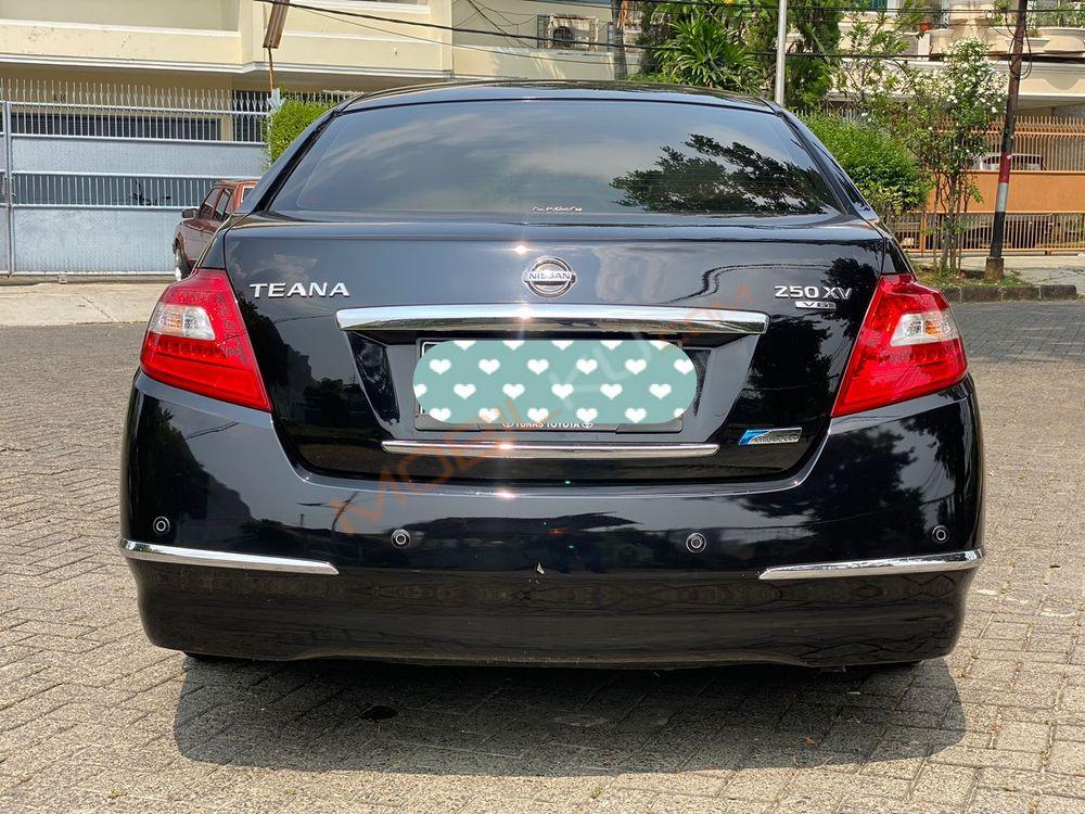 Mobil Nissan Teana 2010