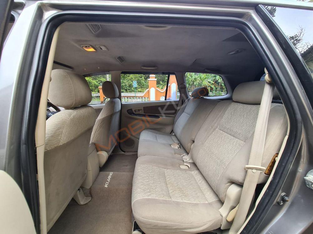 Mobil Toyota Kijang Innova 2013