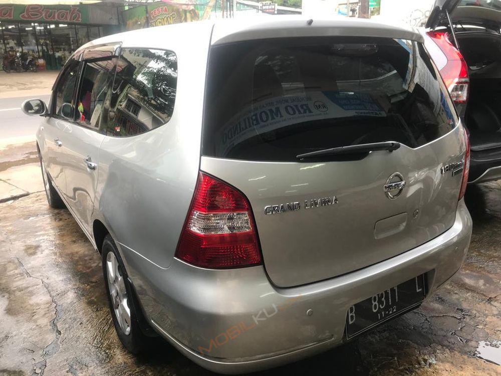 Mobil Nissan Grand Livina 2007