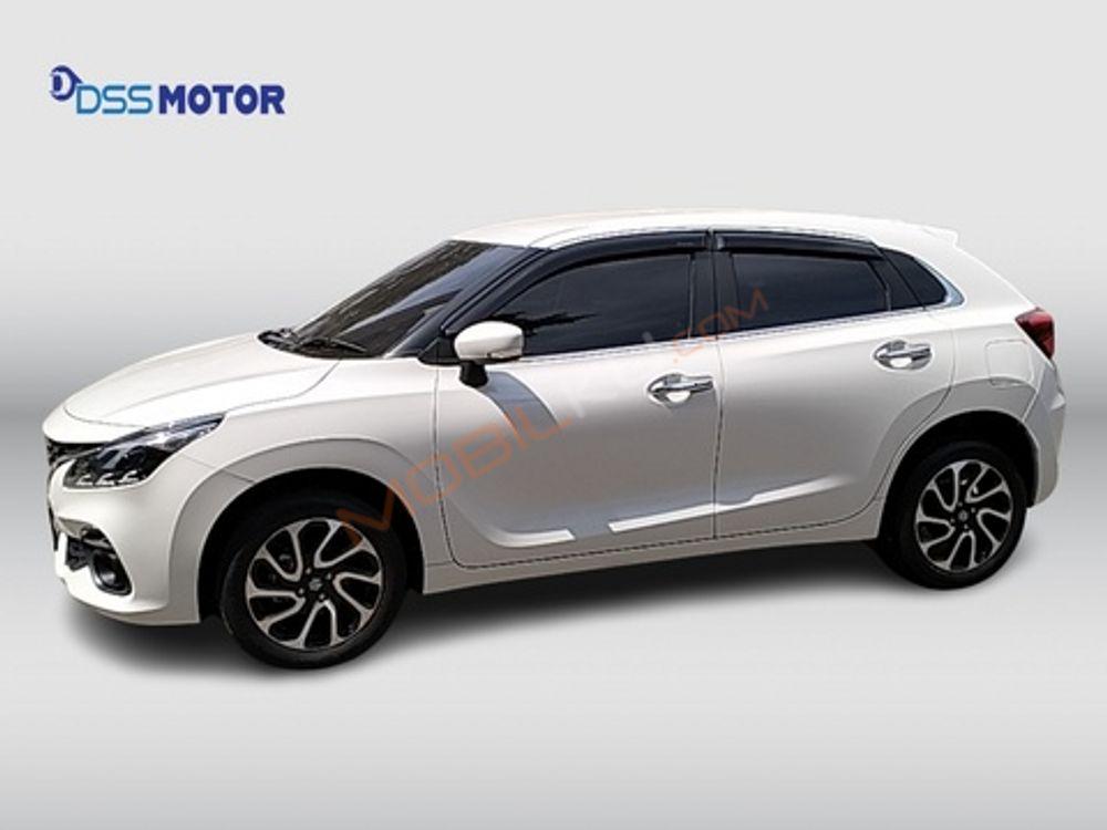 Mobil Suzuki Baleno 2022