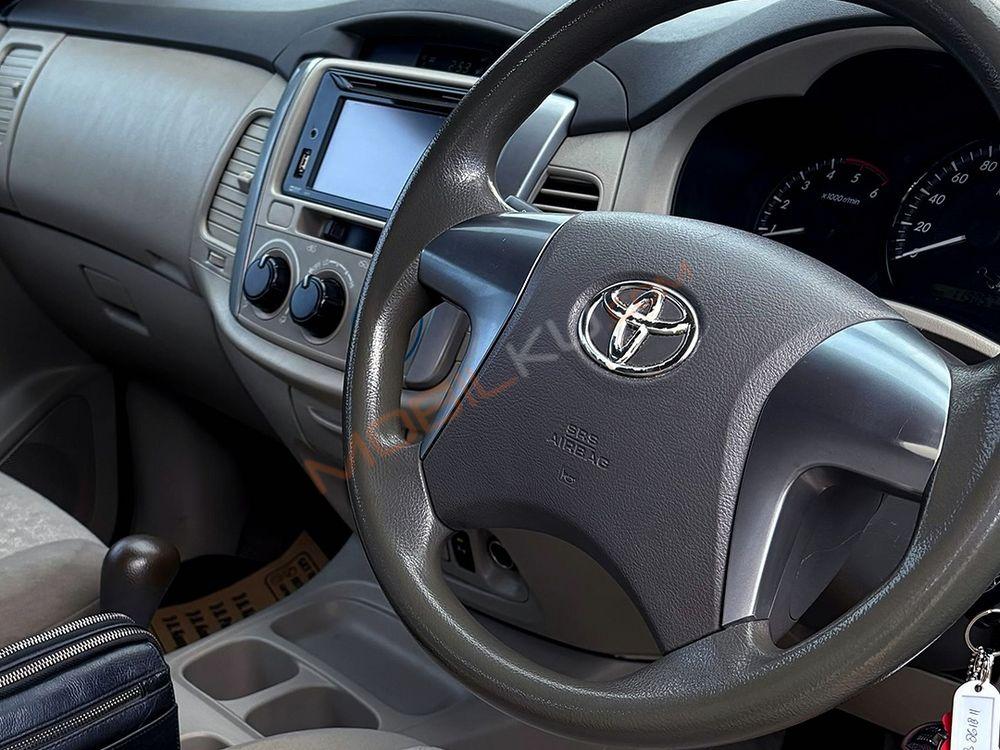 Mobil Toyota Kijang Innova 2014