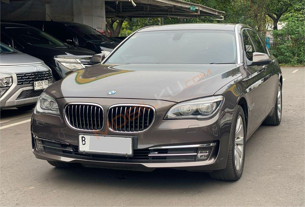 Mobil BMW 7 Series 2013
