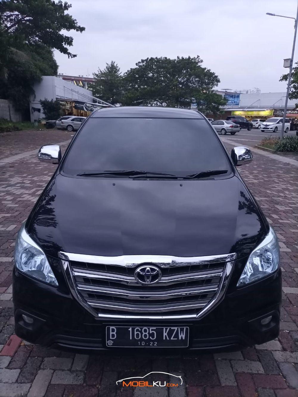 Mobil Toyota Kijang Innova 2014