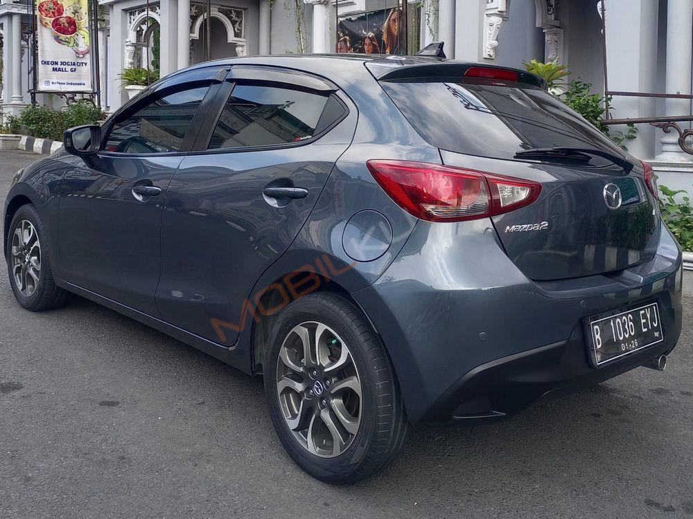 Mobil Mazda 2 Hatchback 2015