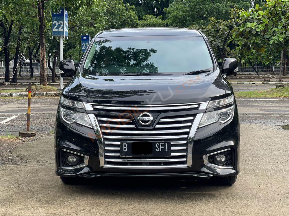 Mobil Nissan Elgrand 2014