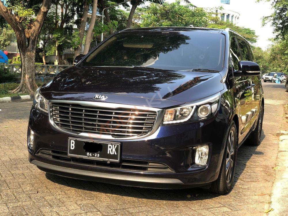 Mobil Kia Sedona 2017