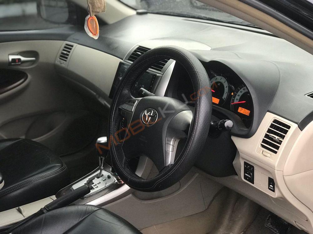 Mobil Toyota Corolla 2012