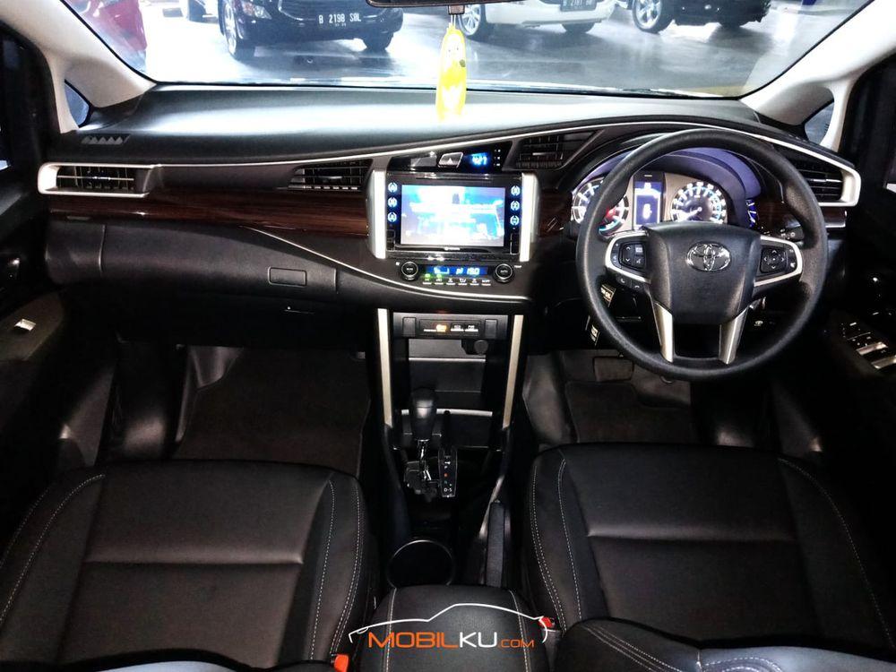 Mobil Toyota Kijang Innova 2018