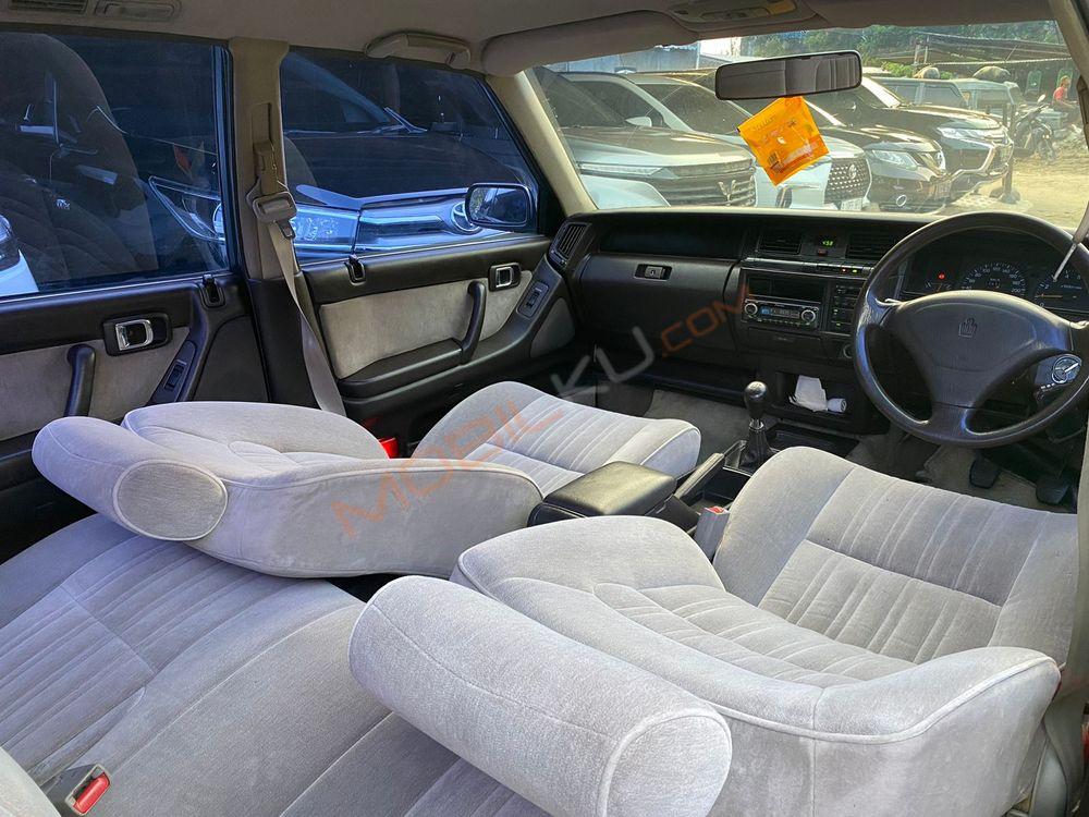 Mobil Toyota Crown 1995