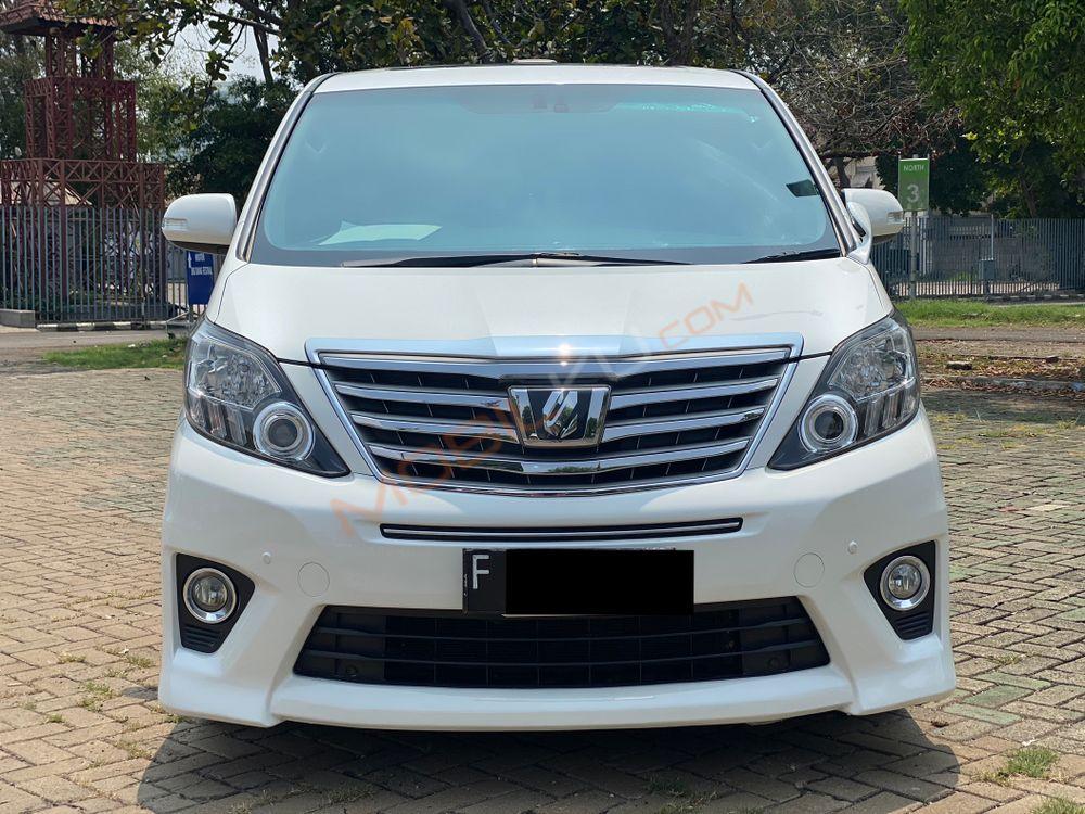 Mobil Toyota Alphard 2014