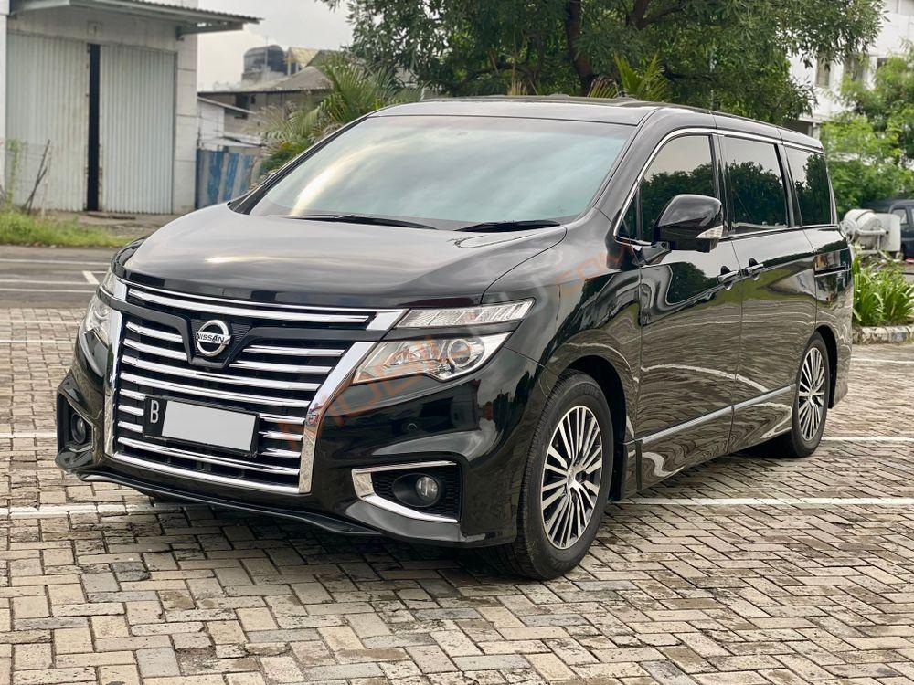 Mobil Nissan Elgrand 2014