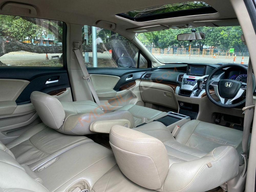 Mobil Honda Odyssey 2012
