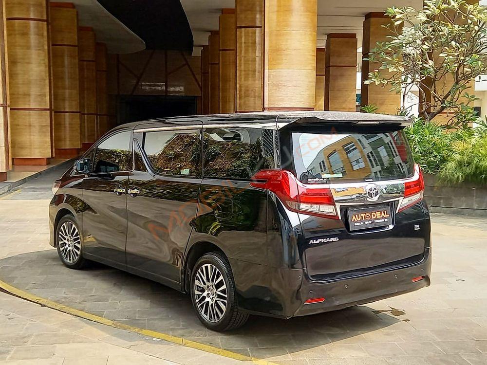 Mobil Toyota Alphard 2017