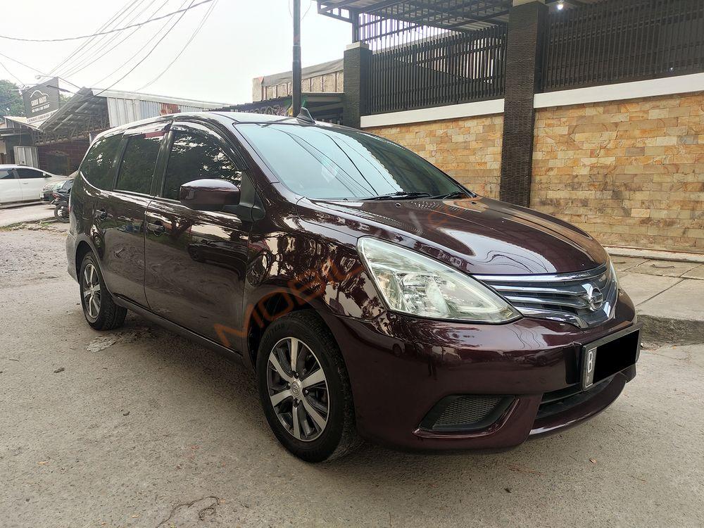 Mobil Nissan Grand Livina 2017