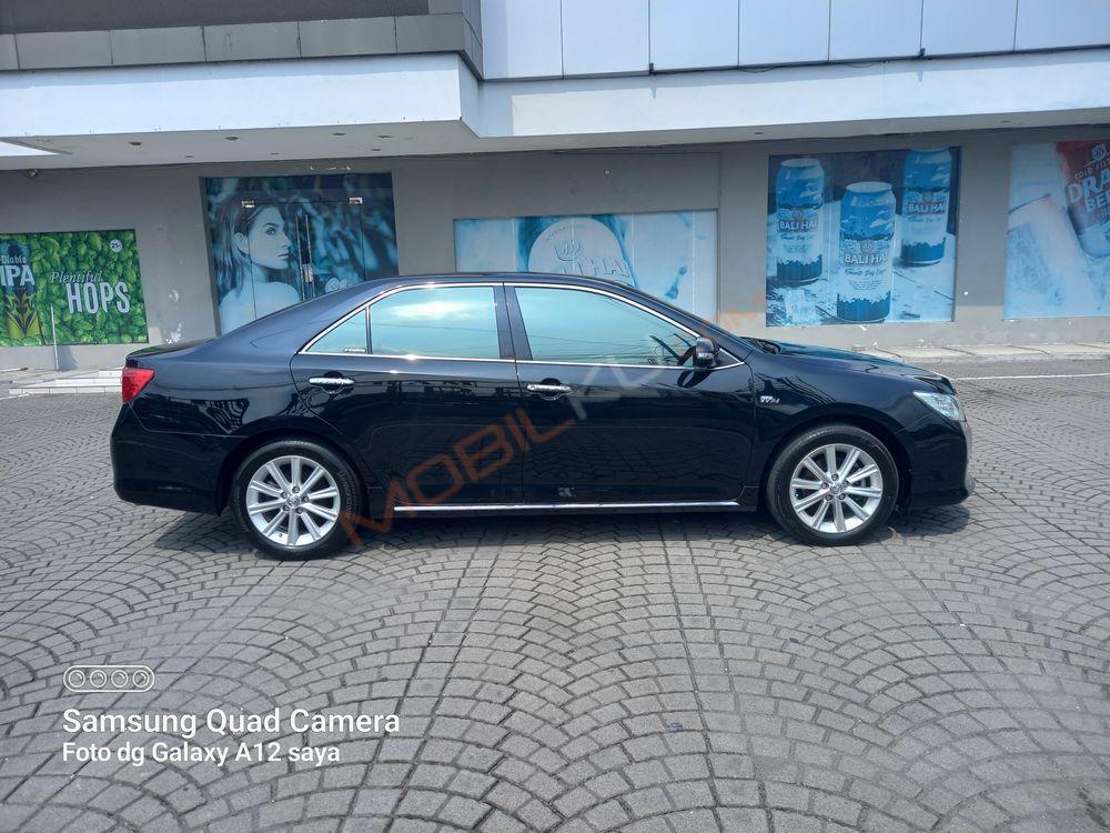 Mobil Toyota Camry 2013