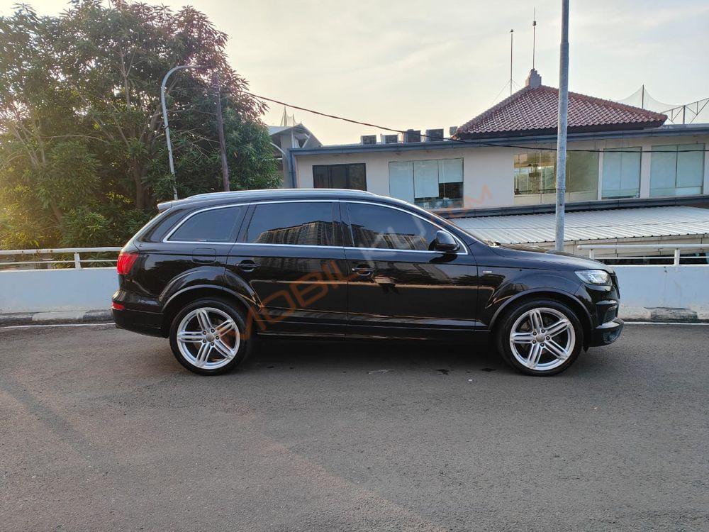 Mobil Audi Q7 2014