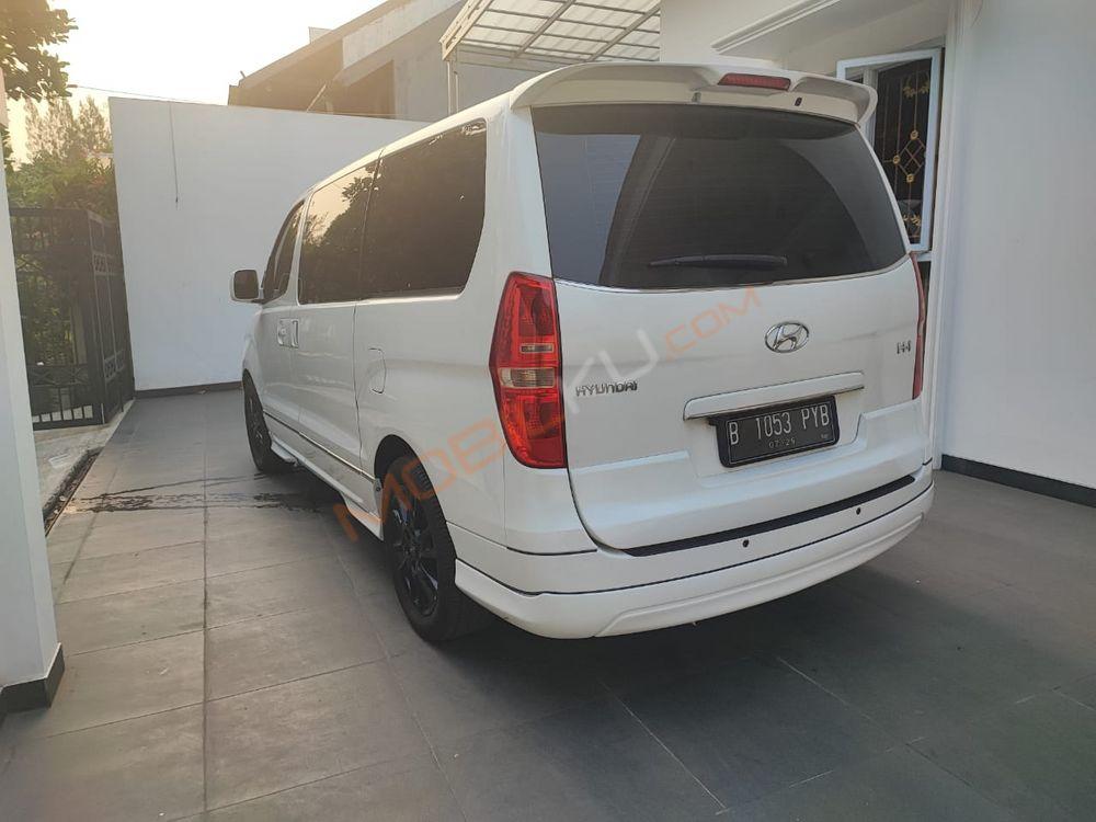 Mobil Hyundai H-1 2016