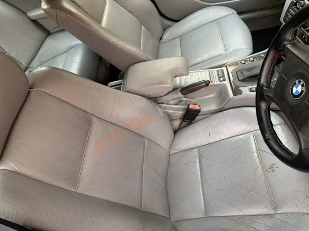 Mobil BMW i3 2001