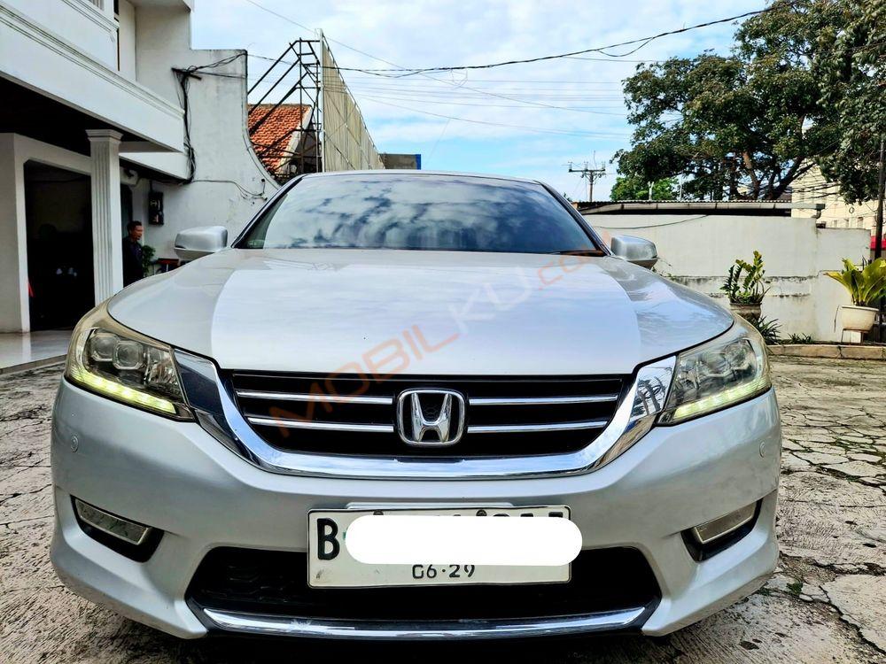 Mobil Honda Accord 2014