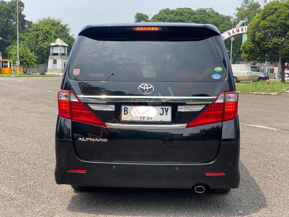 Mobil Toyota Alphard 2014