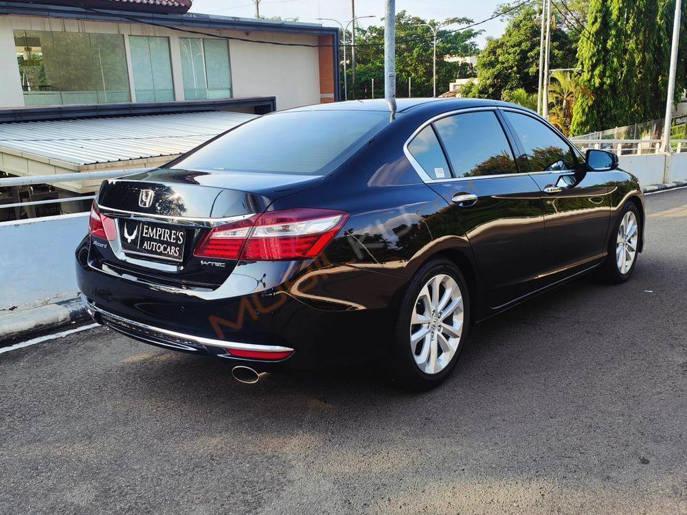 Mobil Honda Accord 2016